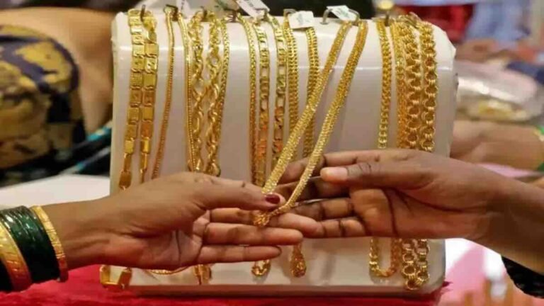 Gold Price Today: धड़ाम से गिरे सोने के दाम, ख़रीदने से पहले जानें 10 ग्राम का ताजा रेट