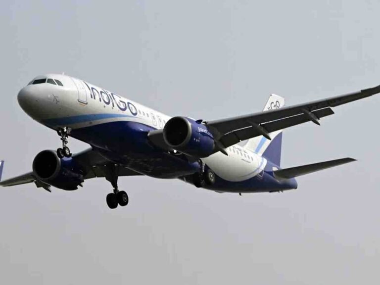Indigo फ्लाइट का इंजन फेल, मुंबई में करानी पड़ी इमरजेंसी लैंडिंग